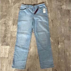 Gloria Vanderbilt light wash denim Sz 12 Amanda NWT